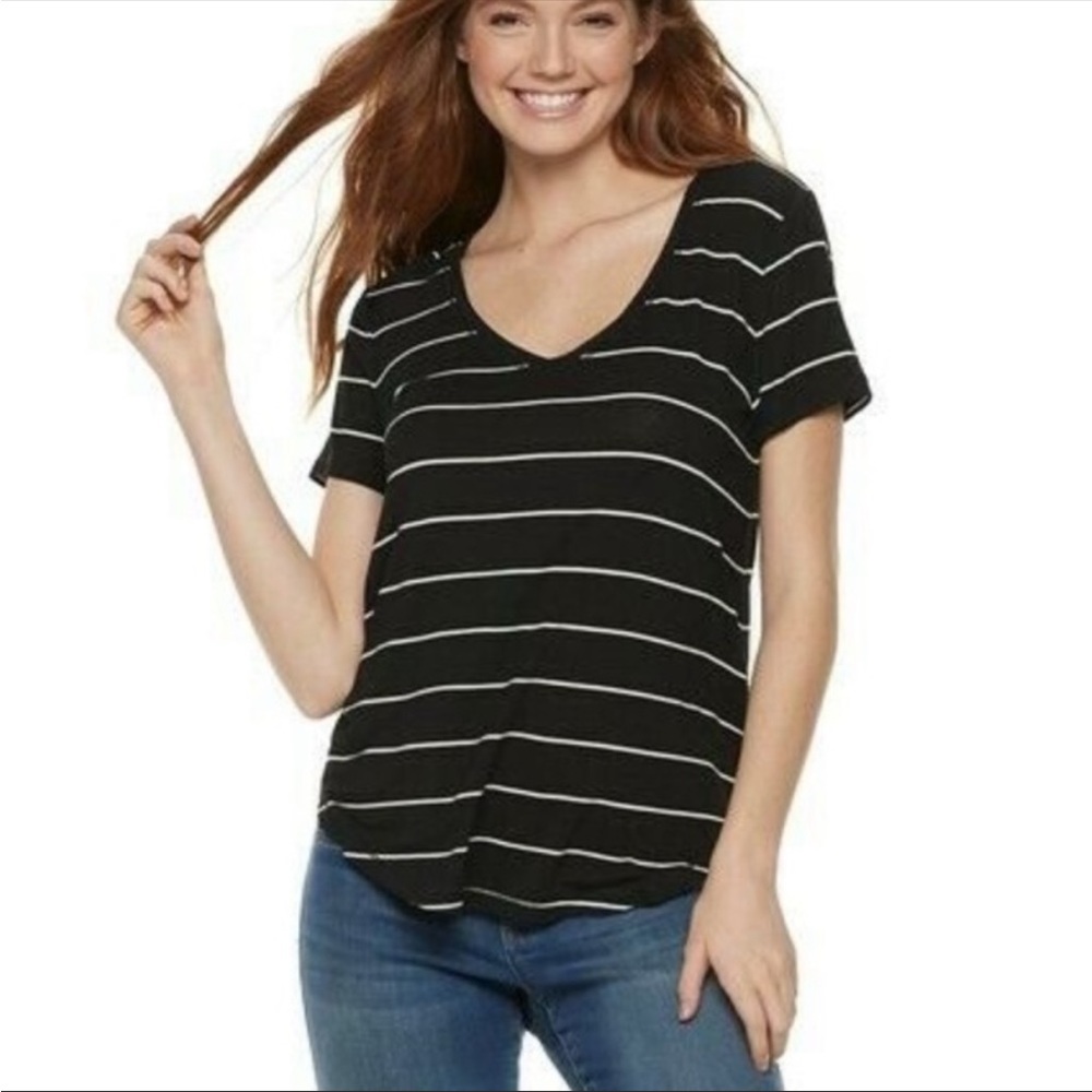 🌻3/$20 🆕 SO Favorite V-Neck Black & White Stripe Short Sleeve Tee, Size S